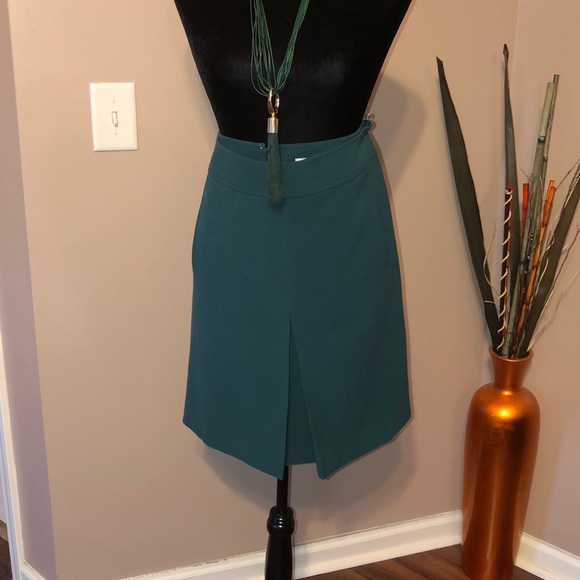 LOFT Dresses & Skirts - Pleated Pocket Skirt